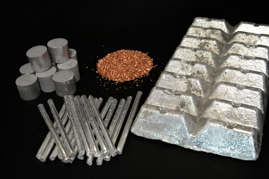 В какой металл вложить. Aluminum Alloy. Сплав золота и алюминия. Полуфабрикаты из алюминия или алюминиевых сплавов. Алюминий медь магний сплав.